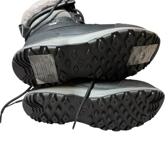 NEW Ugg Women’s Adirondack III Waterproof Fur Boot in Black/Grey Size 5 - Picture 13 of 16